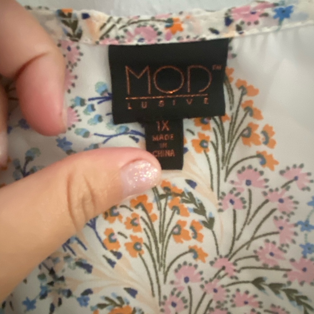 Mod Lusive Flattering Blouse - image 3